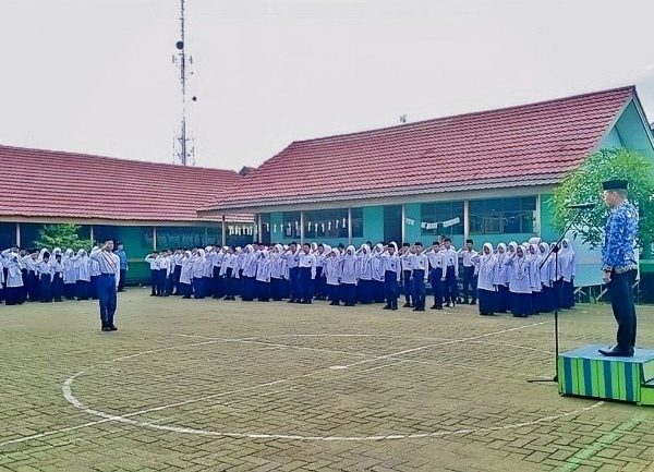 MTsN 1 HSU Gelar Upacara Peringatan Hari Sumpah Pemuda ke-97, Kamad Apresiasi Semangat Berorganisasi Siswa MTsN 1 HSU Gelar Upacara Peringatan Hari Sumpah Pemuda ke-97, Kamad Apresiasi Semangat Berorganisasi Siswa