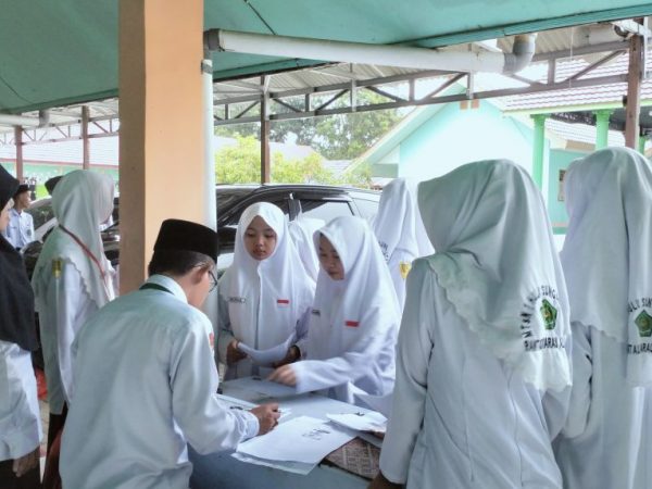 52 Siswa MTsN 1 HSU Serahkan Berkas Persyaratan Penerima Dana PIP Tahap II Tahun 2025 52 Siswa MTsN 1 HSU Serahkan Berkas Persyaratan Penerima Dana PIP Tahap II Tahun 2025