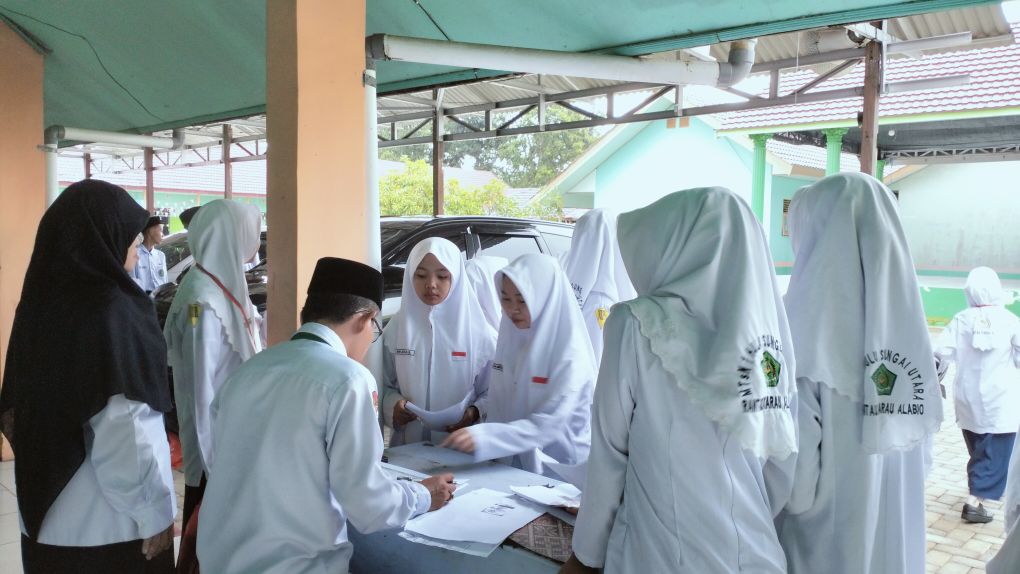52 Siswa MTsN 1 HSU Serahkan Berkas Persyaratan Penerima Dana PIP Tahap II Tahun 2025 52 Siswa MTsN 1 HSU Serahkan Berkas Persyaratan Penerima Dana PIP Tahap II Tahun 2025