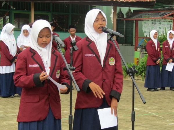 Enam Paslon Ketua OSIM MTsN 1 HSU Sampaikan Visi Misi di Hadapan Warga Madrasah Enam Paslon Ketua OSIM MTsN 1 HSU Sampaikan Visi Misi di Hadapan Warga Madrasah