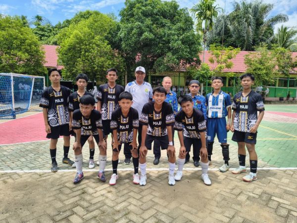 "Kekalahan Bukan Akhir": Pesan Pelatih Tanamkan Optimisme Pasca Tim Futsal MTsN 1 HSU Gugur di Perempat Final Lomba Futsal SMAN 1 Sungai Pandan "Kekalahan Bukan Akhir": Pesan Pelatih Tanamkan Optimisme Pasca Tim Futsal MTsN 1 HSU Gugur di Perempat Final Lomba Futsal SMAN 1 Sungai Pandan