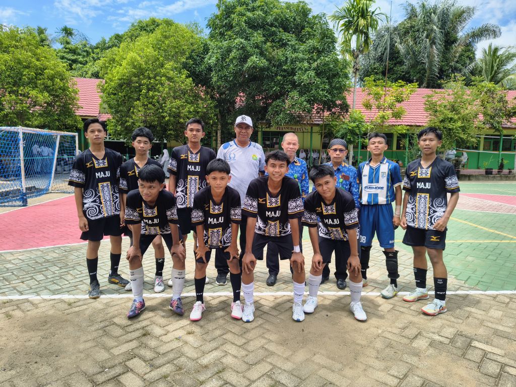 "Kekalahan Bukan Akhir": Pesan Pelatih Tanamkan Optimisme Pasca Tim Futsal MTsN 1 HSU Gugur di Perempat Final Lomba Futsal SMAN 1 Sungai Pandan "Kekalahan Bukan Akhir": Pesan Pelatih Tanamkan Optimisme Pasca Tim Futsal MTsN 1 HSU Gugur di Perempat Final Lomba Futsal SMAN 1 Sungai Pandan