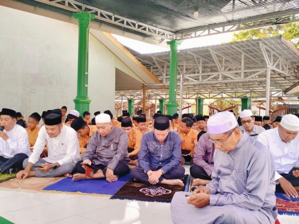 MTsN 1 HSU Gelar Jumat Taqwa, Komite Madrasah Tekankan Pentingnya Gerakan Shalat yang Benar