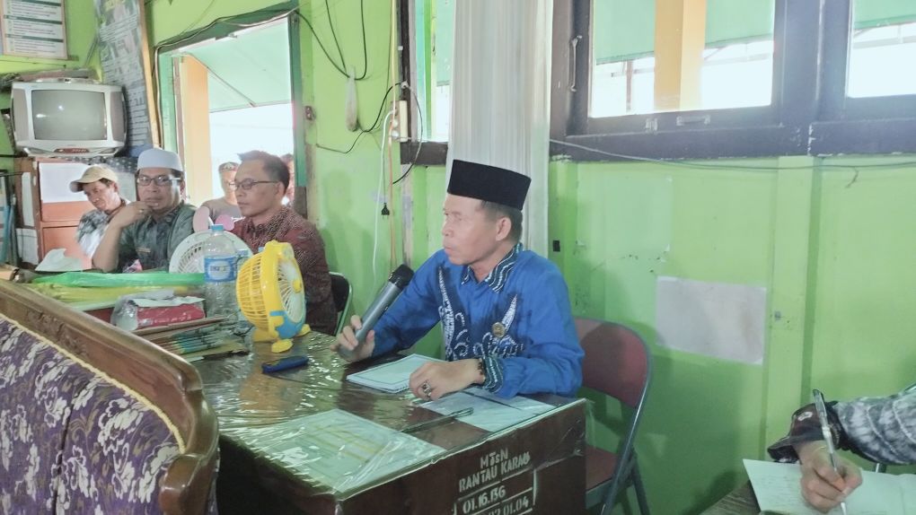 MTsN 1 HSU Gelar Rapat Dinas Revisi Visi dan Misi Madrasah MTsN 1 HSU Gelar Rapat Dinas Revisi Visi dan Misi Madrasah