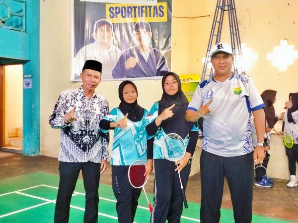 MTsN 1 HSU Pertahankan Gelar Juara Badminton Puteri pada HAB Kemenag Ke-80 MTsN 1 HSU Pertahankan Gelar Juara Badminton Puteri pada HAB Kemenag Ke-80