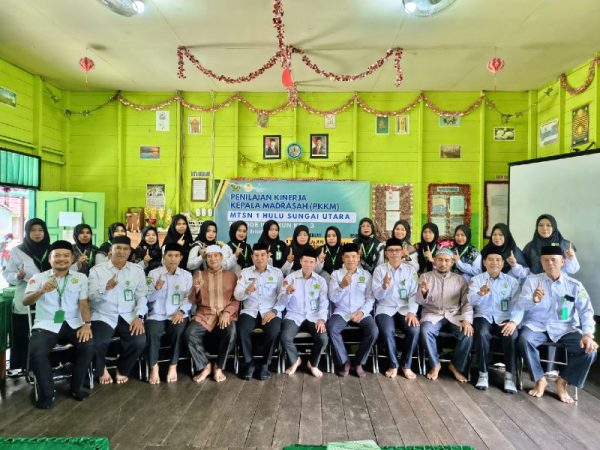 PKKM Periode II Tahun Ke-3 MTsN 1 HSU Berlangsung Sukses, Tim Penilai Apresiasi Kinerja Kepala Madrasah PKKM Periode II Tahun Ke-3 MTsN 1 HSU Berlangsung Sukses, Tim Penilai Apresiasi Kinerja Kepala Madrasah