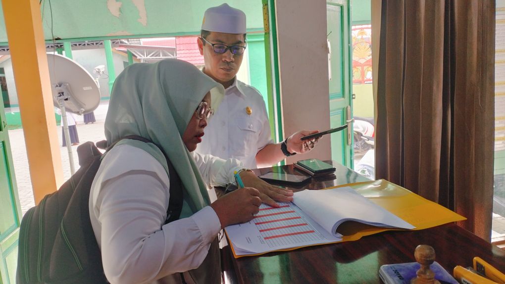 Tertib Administrasi, Seluruh PTK MTsN 1 HSU Rutin Isi Absensi Harian Tertib Administrasi, Seluruh PTK MTsN 1 HSU Rutin Isi Absensi Harian