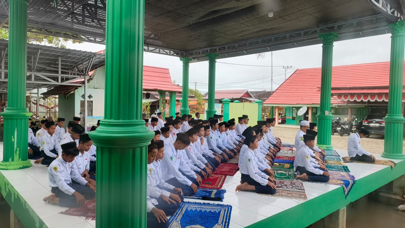 Hari Pertama Belajar di Madrasah Selama Bulan Ramadhan 1447 H, MTsN 1 HSU Perkuat Nuansa Ibadah dalam Keseharian Belajar Hari Pertama Belajar di Madrasah Selama Bulan Ramadhan 1447 H, MTsN 1 HSU Perkuat Nuansa Ibadah dalam Keseharian Belajar