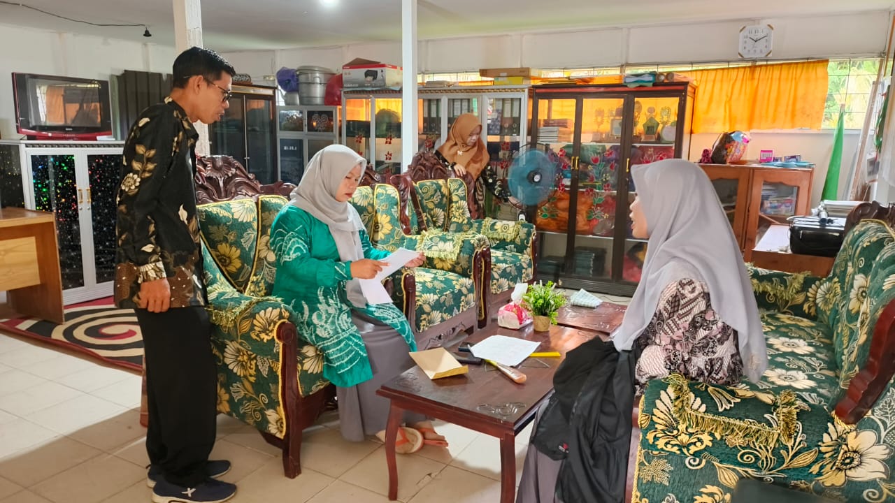 Humas MTsN 1 HSU Sebarkan Undangan Harlah ke-60 ke 15 SD/MI Terdekat