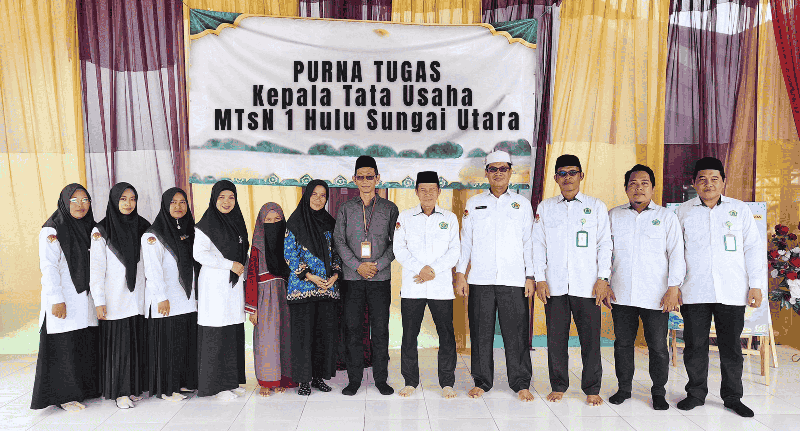 M. Latiful Rahman Purna Tugas, MTsN 1 HSU Gelar Acara Perpisahan Penuh Haru M. Latiful Rahman Purna Tugas, MTsN 1 HSU Gelar Acara Perpisahan Penuh Haru