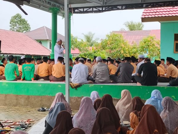 MTsN 1 HSU Gelar Jumat Taqwa, Ustad Safrudin Tekankan Keutamaan Sholat Dhuha bagi Penuntut Ilmu