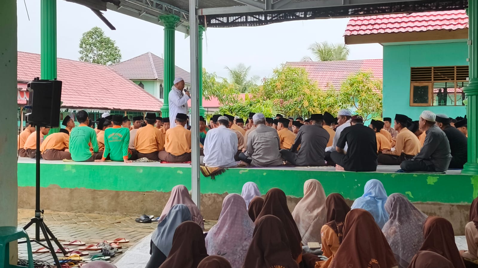 MTsN 1 HSU Gelar Jumat Taqwa, Ustad Safrudin Tekankan Keutamaan Sholat Dhuha bagi Penuntut Ilmu