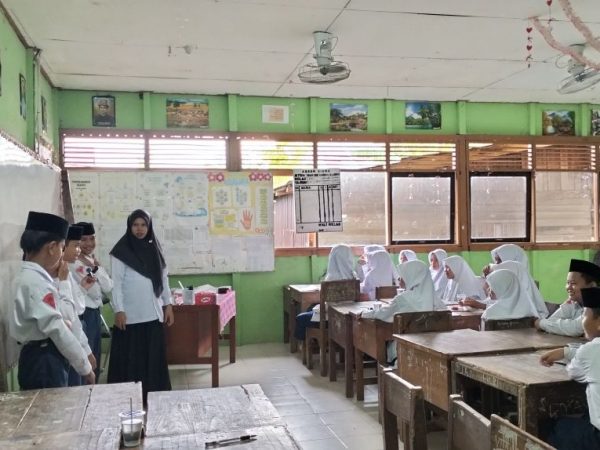 Metode Presentasi Interaktif Tingkatkan Keaktifan Siswa MTsN 1 HSU dalam Pembelajaran IPA