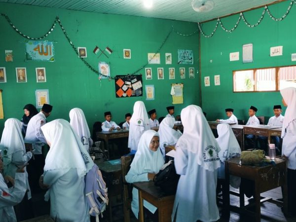 Pembelajaran Interaktif Hukum Bacaan Mad di MTsN 1 HSU Tingkatkan Pemahaman Siswa