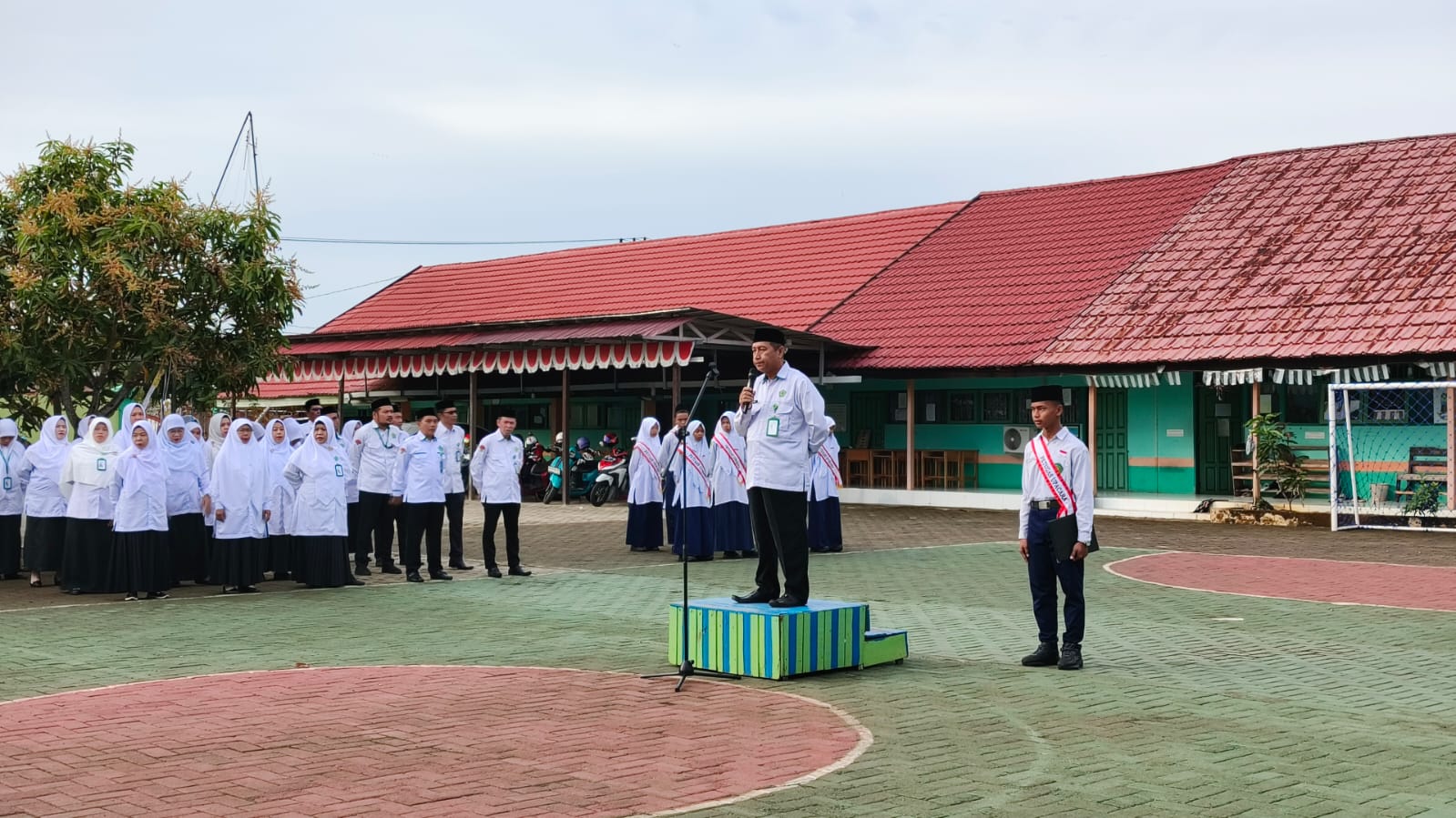 Pembina Upacara Ajak Warga Madrasah Sambut Ramadhan dengan Persiapan Spiritual