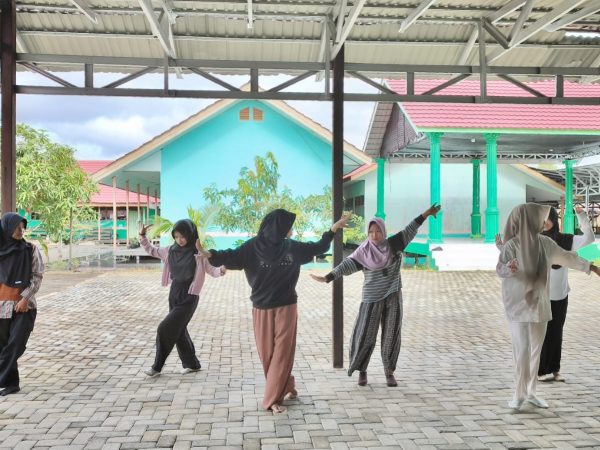 Tim Tari Sanggar Galuh Sewangi MTsN 1 HSU Giat Berlatih Jelang Harlah Ke-60