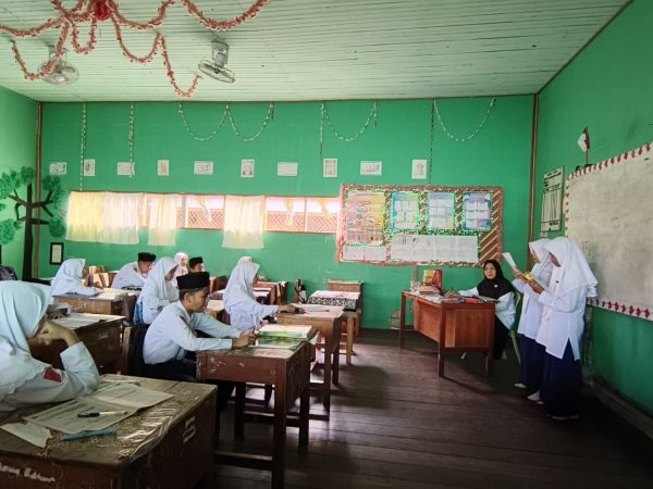 Tingkatkan Literasi Ramadhan, Siswa MTsN 1 HSU Tulis Jurnal "Ramadhan Pertamaku”