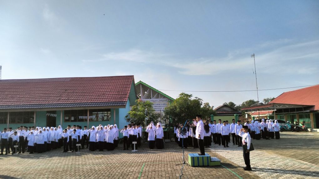 Wakamad Kesiswaan MTsN 1 HSU Ajak Siswa Siswa Bangun Pribadi Baru di Semester Baru Wakamad Kesiswaan MTsN 1 HSU Ajak Siswa Siswa Bangun Pribadi Baru di Semester Baru
