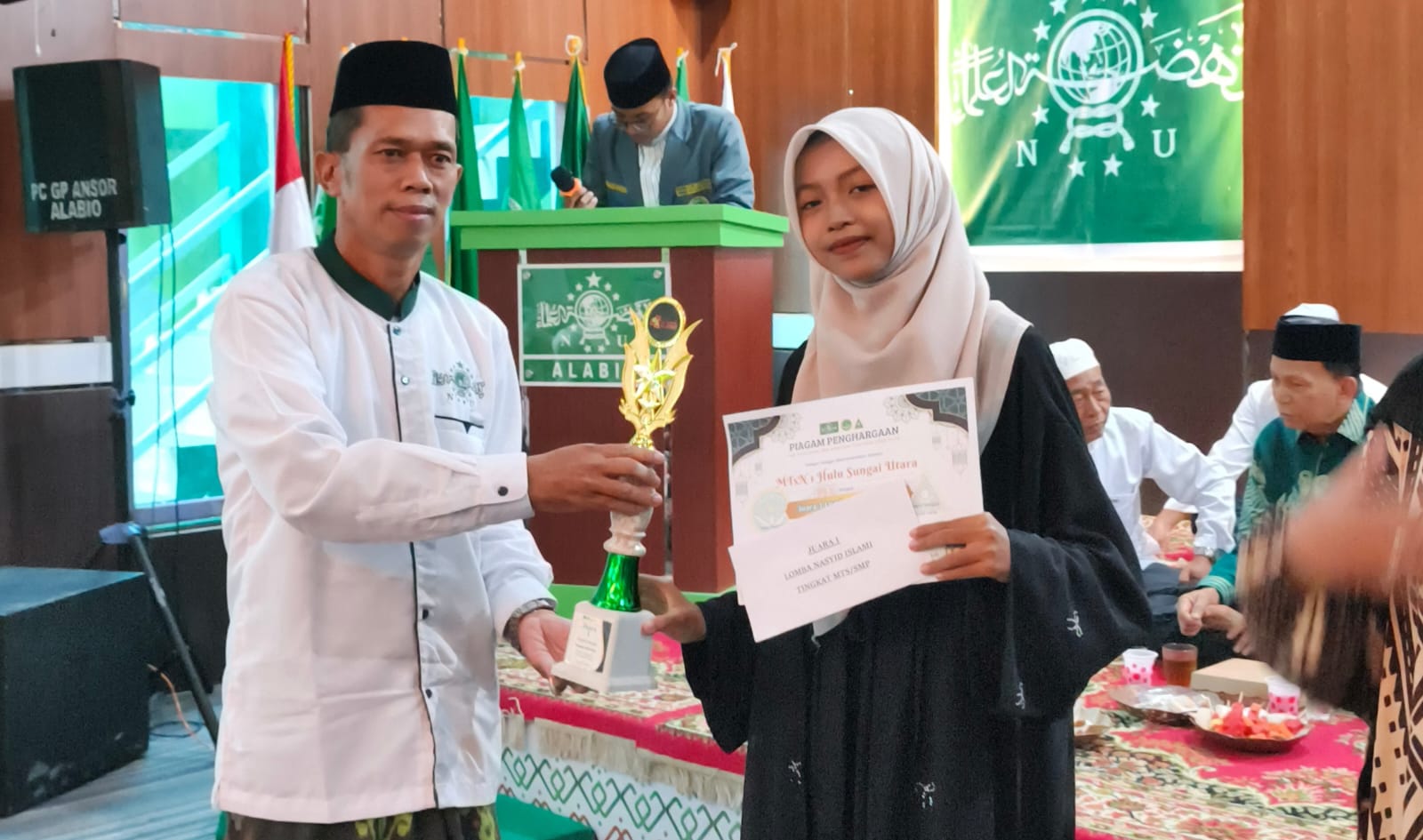 MTsN 1 HSU Sabet Juara Pertama Lomba Nasyid PC IPNU-IPPNU Alabio Tingkat SMP/MTs
