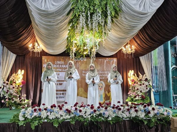 Tim Nasyid MTsN 1 HSU Tampil Percaya Diri di Lomba Nasyid Pesantren Ramadhan PC IPNU IPPNU Alabio