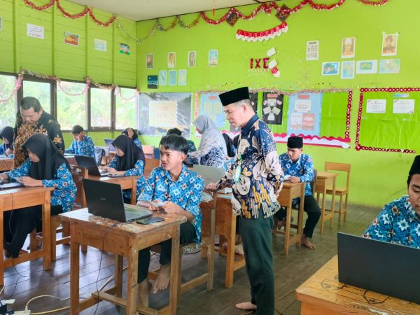 MTsN 1 HSU Sukses Gelar Simulasi TKA, Kamad Seru Siswa Berikan Yang Terbaik