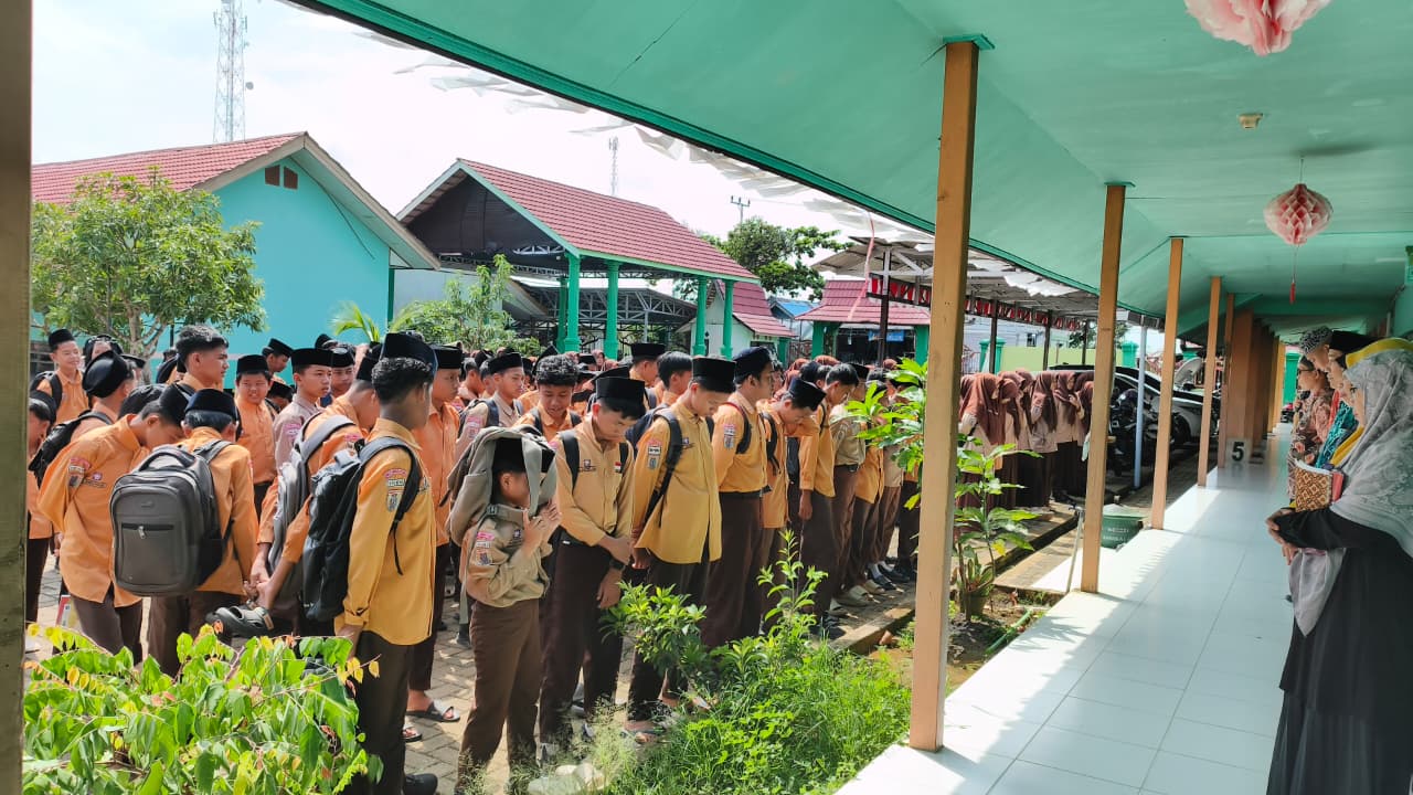 MTsN 1 HSU Tutup Pembelajaran Ramadhan, Kamad Minta Siswa Tetap Semangat Belajar dan Perbanyak Hafalan di Rumah