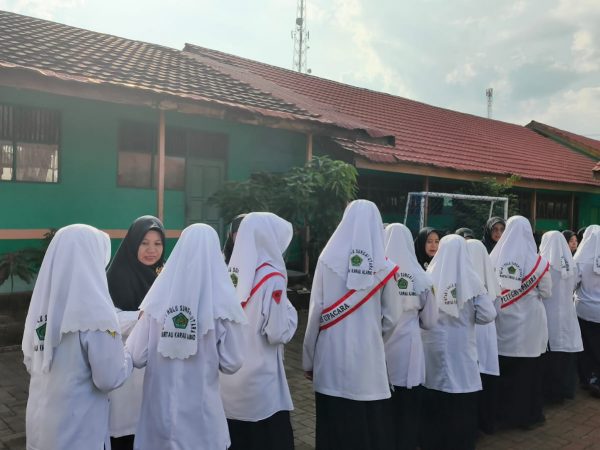 Perkuat Ukhuwah Islamiyah, MTsN 1 HSU Gelar Halal Bihalal Usai Upacara Bendera