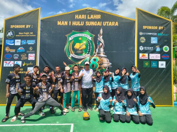 Banggakan Madrasah, Tim Voli MTsN 1 HSU Raih Juara 3 Turnamen Voli Harlah MAN 1 HSU