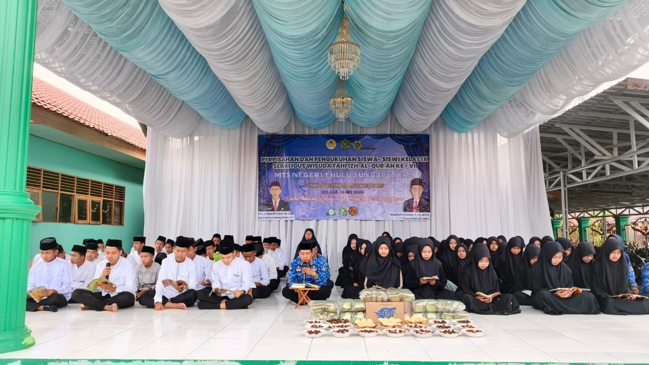 Penuh Haru dan Syukur, 93 Siswa Kelas IX MTsN 1 HSU Gelar Khataman Al-Qur'an Bersama Jelang Perpisahan