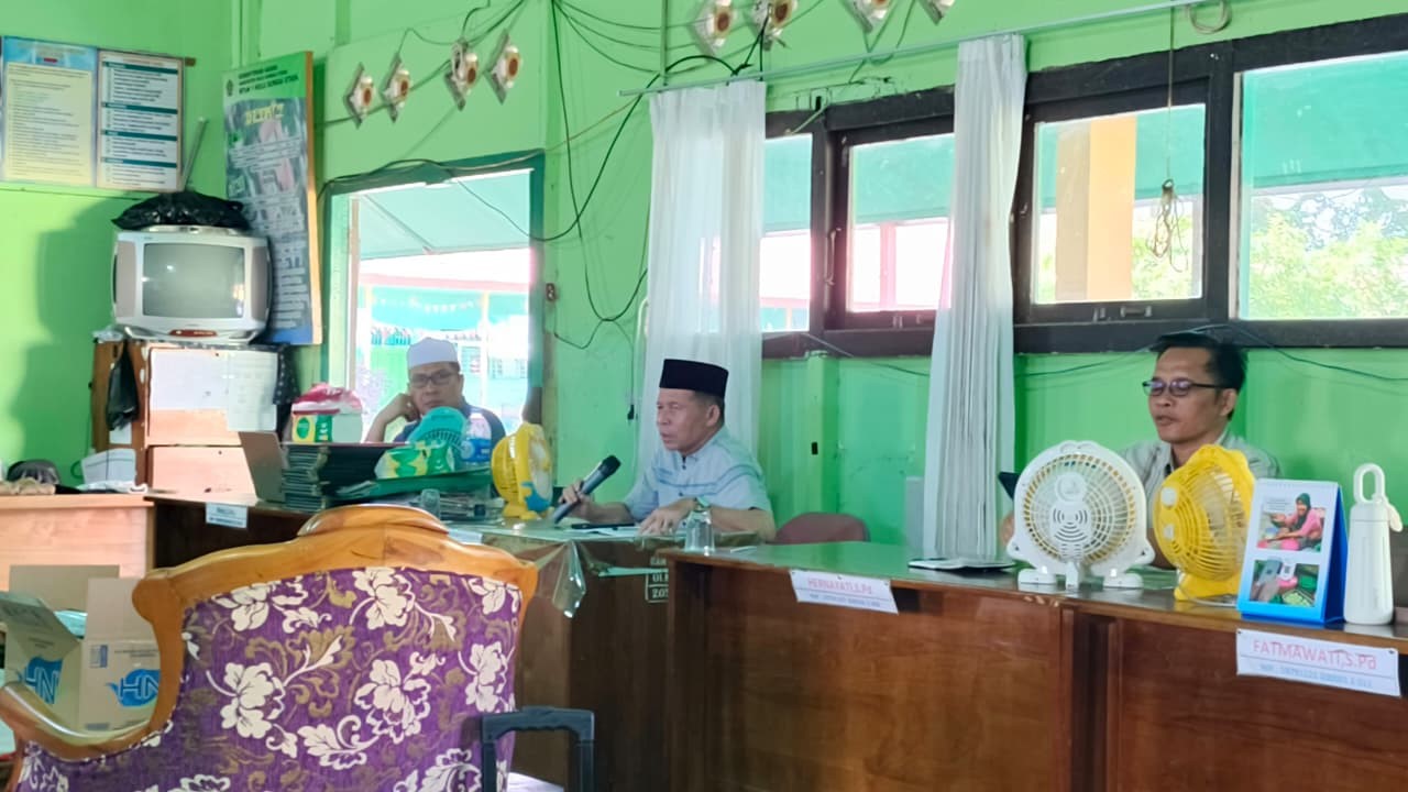 MTsN 1 HSU Gelar Rapat Bulanan, Bahas Persiapan Perpisahan hingga Evaluasi TKA dan Tata Tertib Madrasah