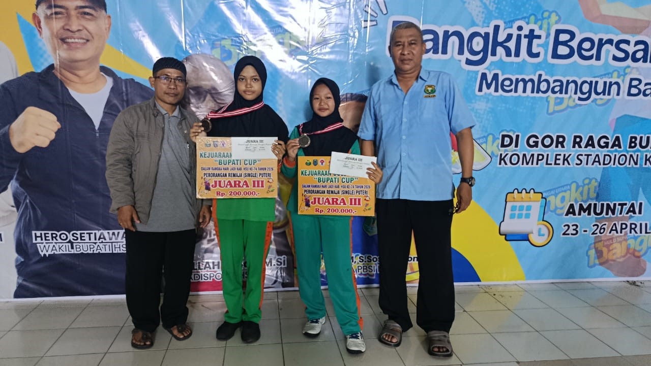 Dua Siswi MTsN 1 HSU Raih Juara 3 Bersama Kejuaraan Bulu Tangkis Bupati Cup 2026