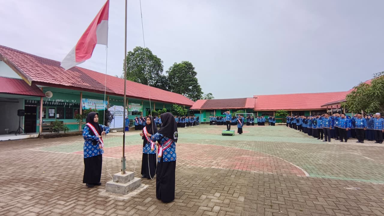 Kobarkan Semangat Kebangsaan, MTsN 1 HSU Gelar Upacara Peringatan Hari Kebangkitan Nasional ke-118