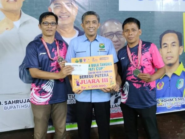 Plt. Kaur TU MTsN 1 HSU Raih Juara 3 Kejuaraan Bulu Tangkis Bupati Cup 2026 Kategori Beregu Putra Plt. Kaur TU MTsN 1 HSU Raih Juara 3 Kejuaraan Bulu Tangkis Bupati Cup 2026 Kategori Beregu Putra