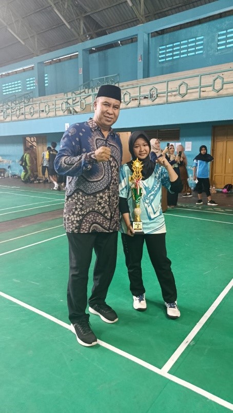 Mutia Ramadhani Kembali Ukir Prestasi, Raih Juara 2 Bulu Tangkis Tunggal Putri O2SN Kabupaten HSU Mutia Ramadhani Kembali Ukir Prestasi, Raih Juara 2 Bulu Tangkis Tunggal Putri O2SN Kabupaten HSU