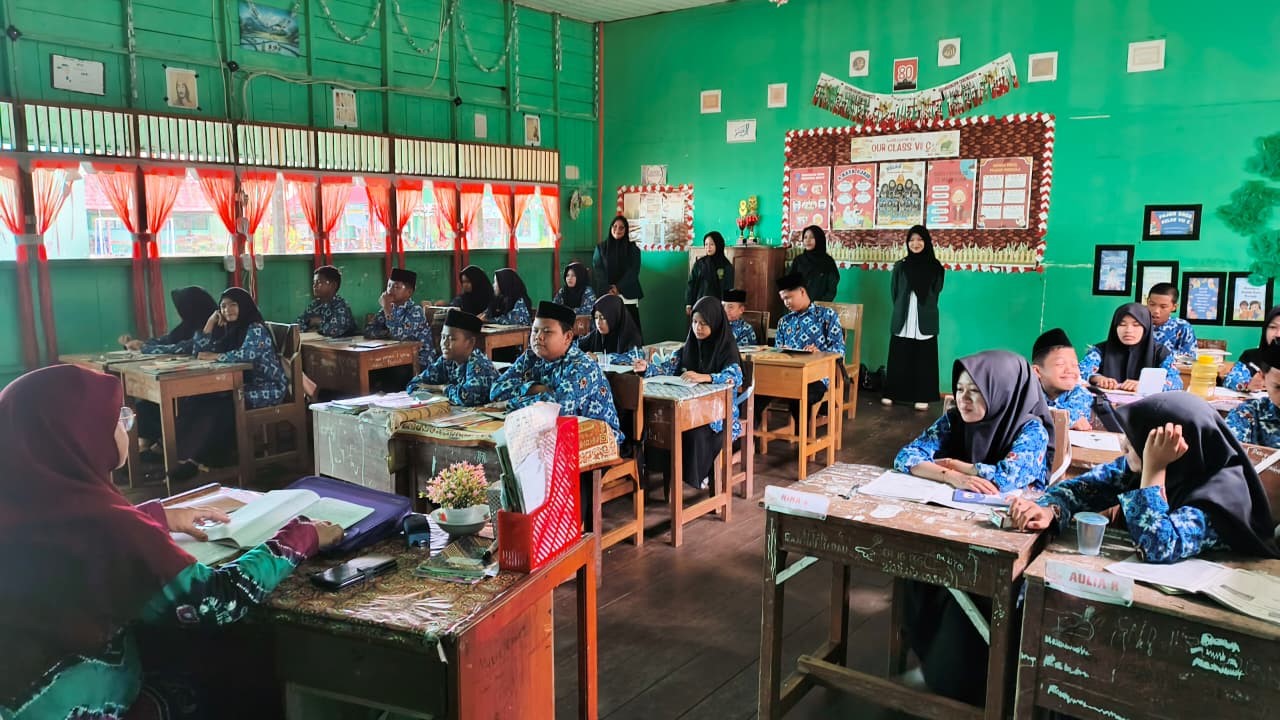 Tuntas Konsultasi Modul Ajar, Empat Mahasiswa STAI Rakha Amuntai Lanjut Observasi Kelas Bersama Guru Pamong di MTsN 1 HSU