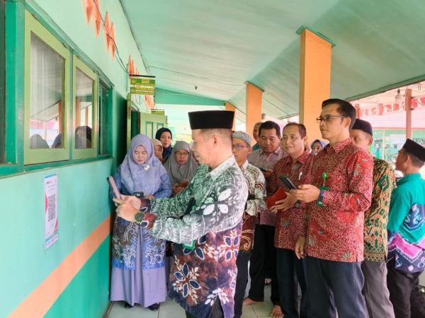 MTsN 1 HSU Dukung Penuh Launching Gerakan Wakaf Uang ASN Kemenag Kabupaten HSU MTsN 1 HSU Dukung Penuh Launching Gerakan Wakaf Uang ASN Kemenag Kabupaten HSU