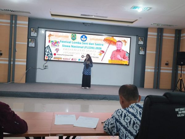 Dua Siswi MTsN 1 HSU Torehkan Prestasi di FLS3N Kabupaten HSU, Raih Juara Harapan Menyanyi Solo dan Menulis Cerita
