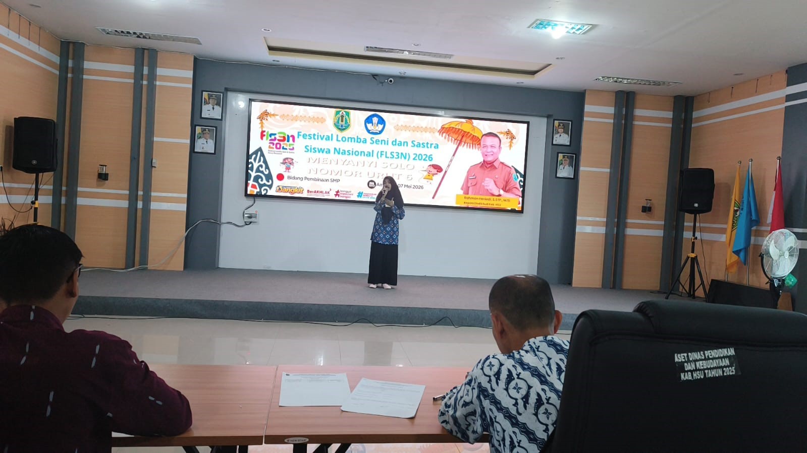 Dua Siswi MTsN 1 HSU Torehkan Prestasi di FLS3N Kabupaten HSU, Raih Juara Harapan Menyanyi Solo dan Menulis Cerita