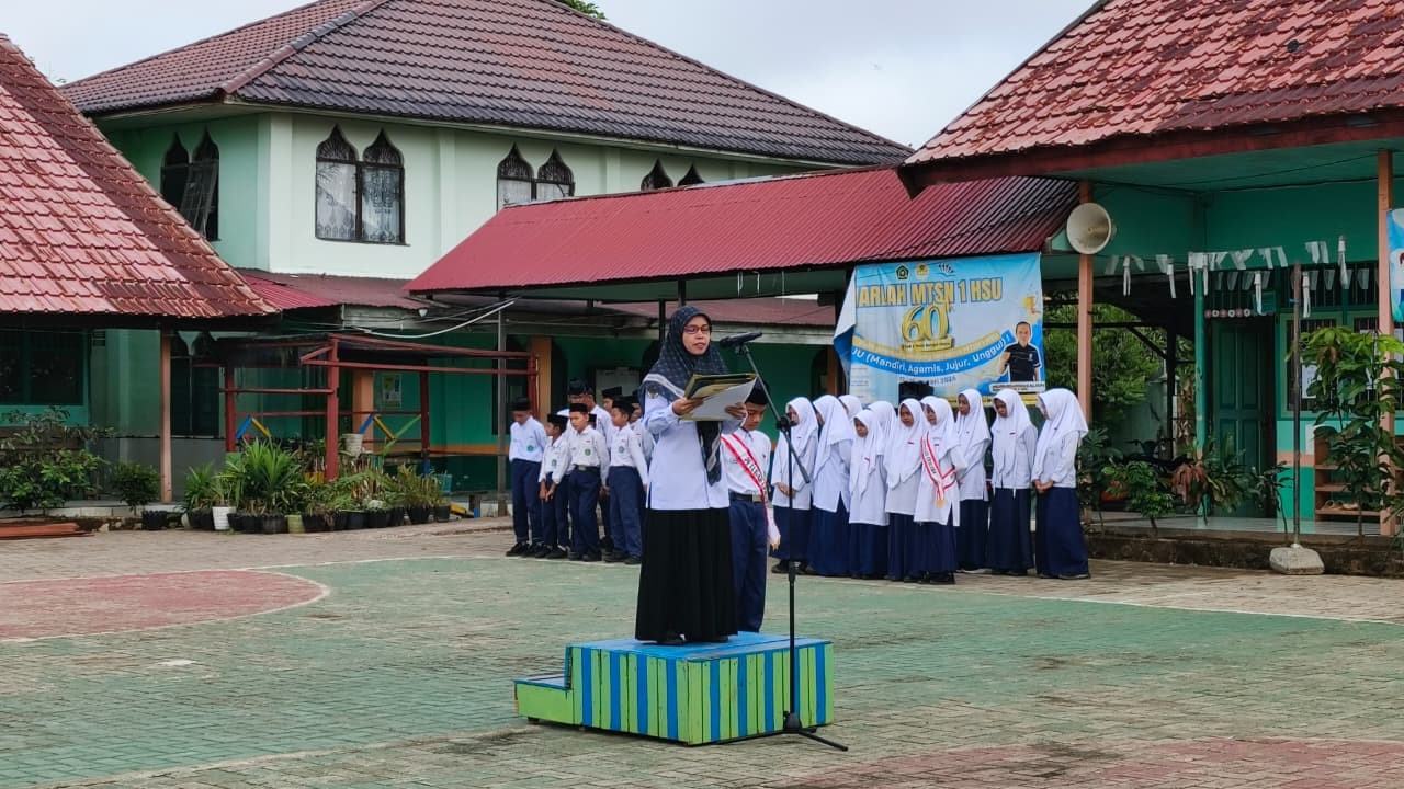 MTsN 1 HSU Gelar Upacara Bendera Peringati Hari Pendidikan Nasional Tahun 2026