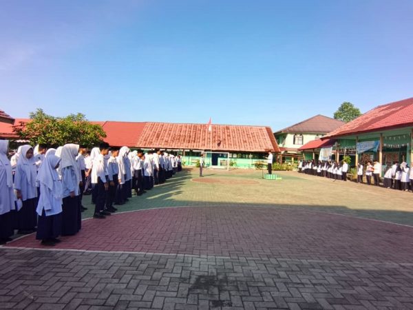 MTsN 1 HSU Gelar Apel Pembukaan Ujian Madrasah Tahun Pelajaran 2025/2026, Siswa Diminta Bersungguh-sungguh MTsN 1 HSU Gelar Apel Pembukaan Ujian Madrasah Tahun Pelajaran 2025/2026, Siswa Diminta Bersungguh-sungguh