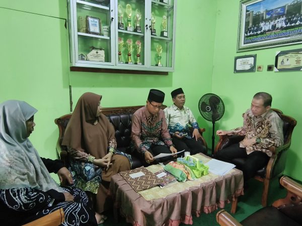 MTsN 1 HSU Gelar Rapat Internal Bahas Draft Standarisasi Praktik Keagamaan Jenjang MTs MTsN 1 HSU Gelar Rapat Internal Bahas Draft Standarisasi Praktik Keagamaan Jenjang MTs