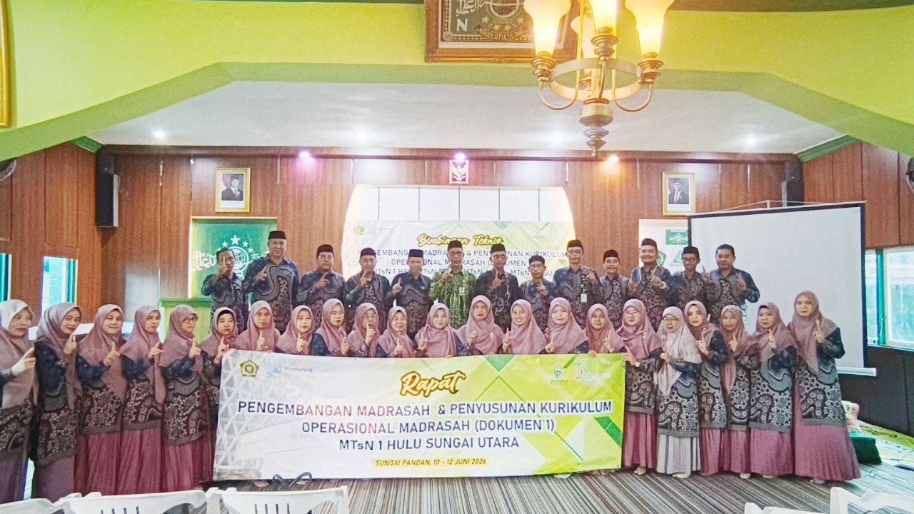 MTsN 1 HSU Ikut Serta dalam Bimtek Pengembangan Madrasah dan Kurikulum Operasional Madrasah Bersama Tiga MTsN Lainnya di Gedung Nu Alabio MTsN 1 HSU Ikut Serta dalam Bimtek Pengembangan Madrasah dan Kurikulum Operasional Madrasah Bersama Tiga MTsN Lainnya di Gedung Nu Alabio