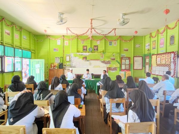MTsN 1 HSU Gelar Rapat Dinas, Bahas Kenaikan Kelas dan Program Keagamaan Selama Libur Semester MTsN 1 HSU Gelar Rapat Dinas, Bahas Kenaikan Kelas dan Program Keagamaan Selama Libur Semester