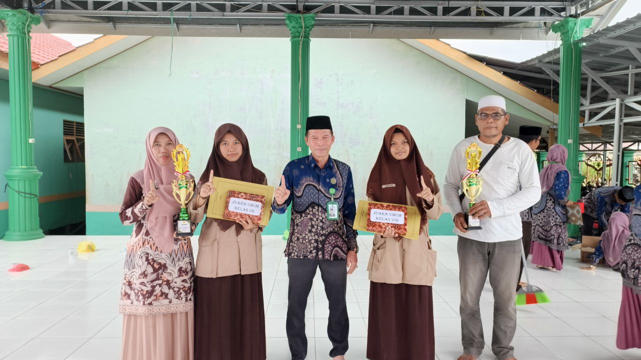 MTsN 1 HSU Gelar Pembagian Rapor dan Kenaikan Kelas VII dan VIII MTsN 1 HSU Gelar Pembagian Rapor dan Kenaikan Kelas VII dan VIII