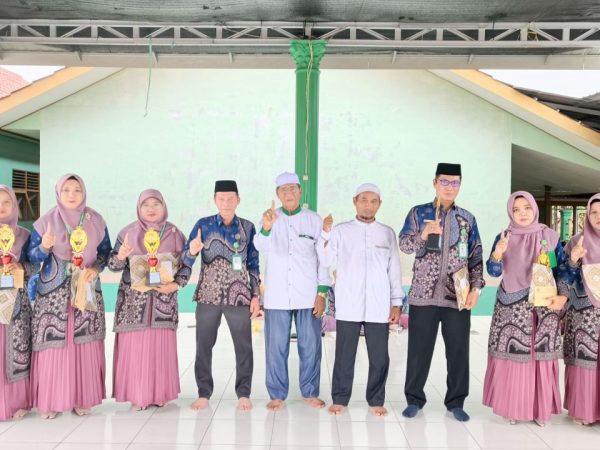 MTsN 1 HSU Umumkan Guru Terbaik Penyusun Perangkat Pembelajaran Tahun Ajaran 2025/2026 MTsN 1 HSU Umumkan Guru Terbaik Penyusun Perangkat Pembelajaran Tahun Ajaran 2025/2026
