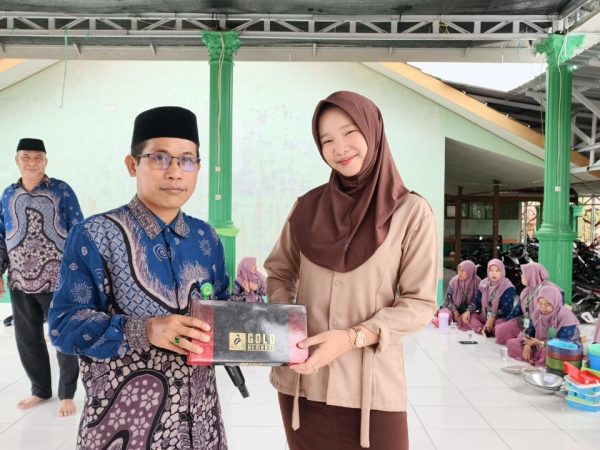 Meriahkan Acara Pembagian Raport, MTsN 1 HSU Undi Ratusan Doorprize Sumbangan PTK Meriahkan Acara Pembagian Raport, MTsN 1 HSU Undi Ratusan Doorprize Sumbangan PTK