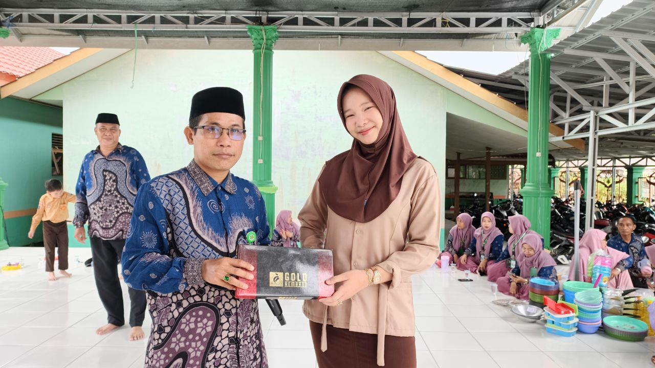 Meriahkan Acara Pembagian Raport, MTsN 1 HSU Undi Ratusan Doorprize Sumbangan PTK Meriahkan Acara Pembagian Raport, MTsN 1 HSU Undi Ratusan Doorprize Sumbangan PTK