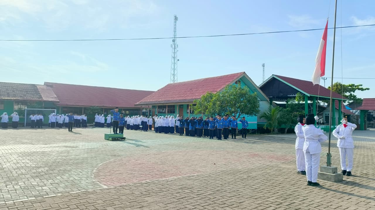 MTsN 1 HSU Gelar Upacara Peringatan Hari Lahir Pancasila