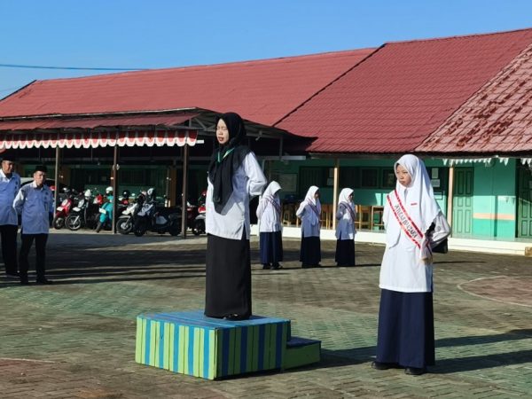 Upacara Bendera MTsN 1 HSU: Pembina Ajak Siswa Terapkan LISA dan Perbanyak Amalan di Penghujung Tahun Hijriah Upacara Bendera MTsN 1 HSU: Pembina Ajak Siswa Terapkan LISA dan Perbanyak Amalan di Penghujung Tahun Hijriah