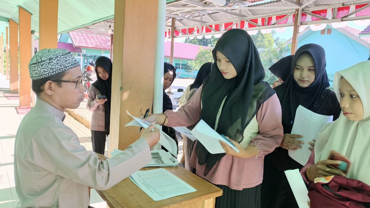 53 Siswa MTsN 1 HSU Serahkan Berkas Pencairan Dana PIP Tahap 1 Tahun 2026 53 Siswa MTsN 1 HSU Serahkan Berkas Pencairan Dana PIP Tahap 1 Tahun 2026
